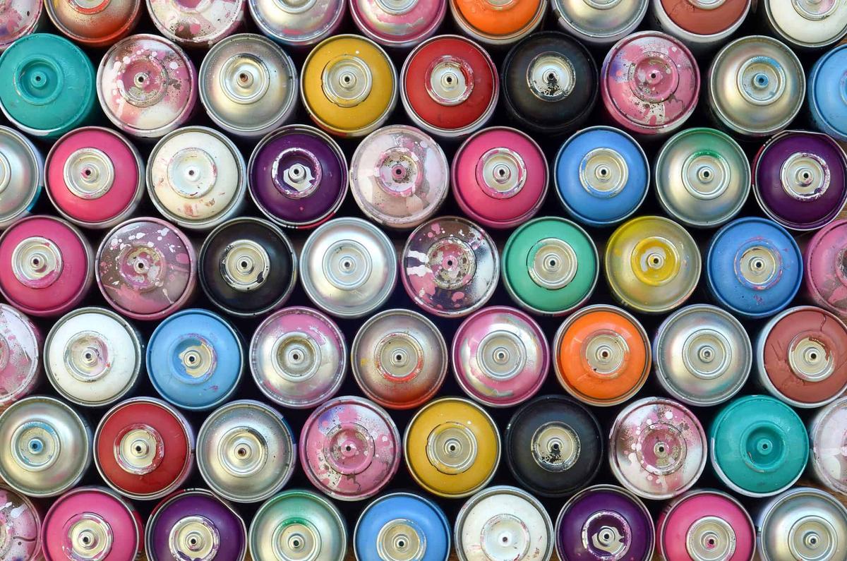 spray paint cans